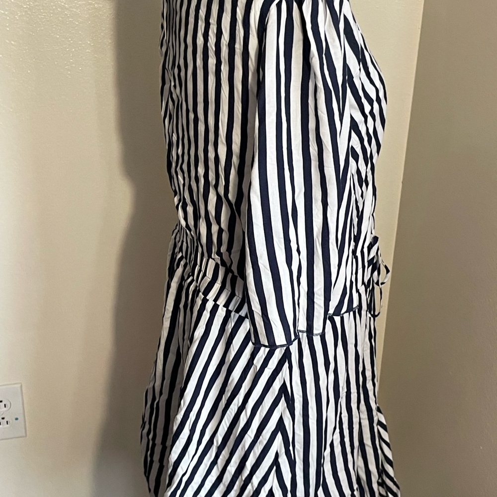 Dress - Picture 8 of 9